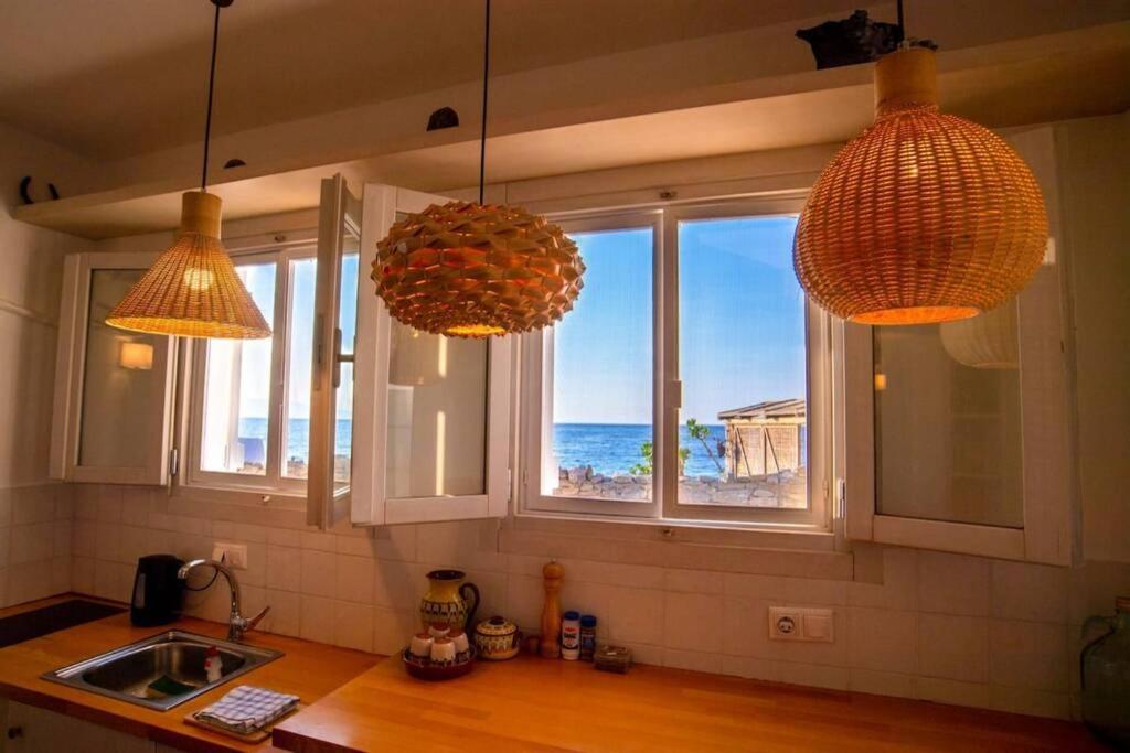 Romantic House 6 Steps From The Sea モコロス エクステリア 写真